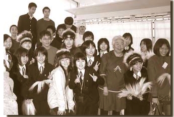 students from Momoyama Junior High in Kyoto and the students from Singapore